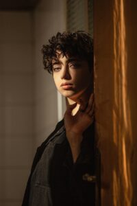 女性薄毛の植毛料金は1株単価でどれくらいかかる？